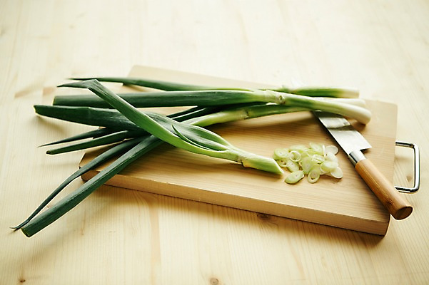 포토 JPG 스튜디오촬영 음식 채소 식재료 도마 실내 사람없음 칼 자르기 레시피 파 대파 국내포토 모션 주방용품 내부 파일형식