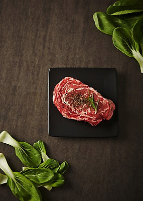 포토 JPG 스튜디오촬영 접시 채소 식재료 실내 사람없음 소고기 청경채 레시피 국내포토 식기 육류 내부 파일형식