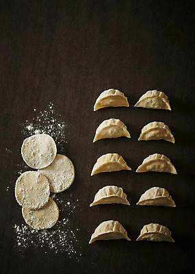 포토 JPG 스튜디오촬영 음식 식재료 실내 사람없음 만두 반죽 밀가루 레시피 만두피 국내포토 내부 가루 파일형식