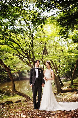 포토 JPG 주간 전신 나무 식물 라이프스타일 여자 남자 행복 신부 부케 웨딩드레스 신랑 결혼 신혼부부 모션 자연 한국 함께함 사랑 서기 미소 들기 사람 동양인 정장 턱시도 성인 야외 두명 앞모습 30대 제주도 손잡기 한국인 숲 웨딩라이프 장년만 성인만 국내포토 자연요소 부부 드레스 옷 감정 아시아 뷰포인트 꽃다발 컨셉 표정 인종 이벤트 생활 장년 생태계 신혼 파일형식