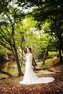 포토 JPG 주간 전신 나무 식물 라이프스타일 응시 여자 신부 부케 웨딩드레스 결혼 모션 자연 한국 한명 서기 들기 사람 동양인 성인 야외 앞모습 30대 제주도 한국인 우아함 숲 순수 상쾌 특별함 웨딩라이프 여자만 여자한명만 성인여자만 성인한명만 성인여자한명만 장년만 장년여자만 장년여자한명만 성인만 국내포토 자연요소 1 시선 드레스 감정 아시아 뷰포인트 꽃다발 컨셉 인종 이벤트 생활 장년 생태계 파일형식