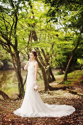 포토 JPG 주간 전신 나무 식물 라이프스타일 응시 여자 신부 부케 웨딩드레스 결혼 모션 자연 한국 한명 서기 들기 사람 동양인 성인 야외 앞모습 30대 제주도 한국인 우아함 숲 순수 상쾌 특별함 웨딩라이프 여자만 여자한명만 성인여자만 성인한명만 성인여자한명만 장년만 장년여자만 장년여자한명만 성인만 국내포토 자연요소 1 시선 드레스 감정 아시아 뷰포인트 꽃다발 컨셉 인종 이벤트 생활 장년 생태계 파일형식