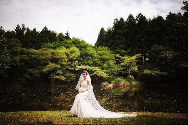 포토 JPG 주간 전신 라이프스타일 여자 호수 신부 부케 웨딩드레스 결혼 의자 모션 자연 한국 한명 들기 사람 앉기 동양인 성인 야외 앞모습 30대 제주도 한국인 우아함 순수 상쾌 특별함 웨딩라이프 여자만 여자한명만 성인여자만 성인한명만 성인여자한명만 장년만 장년여자만 장년여자한명만 성인만 국내포토 자연요소 1 드레스 감정 아시아 뷰포인트 꽃다발 가구 컨셉 인종 이벤트 생활 장년 생태계 파일형식