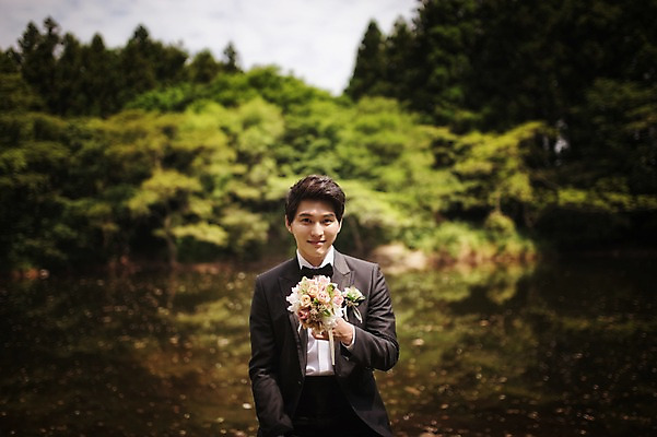 포토 JPG 주간 나무 식물 라이프스타일 남자 호수 부케 신랑 결혼 의자 모션 자연 한국 한명 미소 들기 사람 앉기 동양인 정장 턱시도 상반신 성인 야외 앞모습 30대 제주도 한국인 웨딩라이프 남자만 남자한명만 성인남자만 성인한명만 성인남자한명만 장년만 장년남자만 장년남자한명만 성인만 국내포토 자연요소 1 옷 아시아 뷰포인트 꽃다발 가구 표정 인종 이벤트 생활 장년 생태계 파일형식