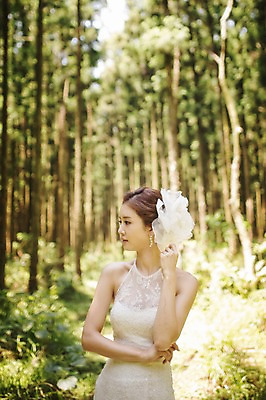 포토 JPG 주간 나무 식물 라이프스타일 응시 여자 신부 웨딩드레스 결혼 모션 자연 한국 한명 서기 사람 동양인 손짓 상반신 성인 야외 앞모습 30대 제주도 한국인 우아함 숲 순수 상쾌 특별함 웨딩라이프 여자만 여자한명만 성인여자만 성인한명만 성인여자한명만 장년만 장년여자만 장년여자한명만 성인만 국내포토 자연요소 1 시선 드레스 감정 아시아 뷰포인트 컨셉 인종 이벤트 생활 장년 생태계 파일형식