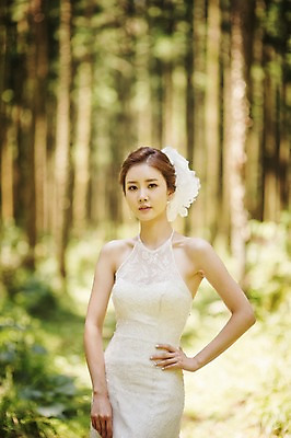포토 JPG 주간 나무 식물 라이프스타일 여자 신부 웨딩드레스 허리손 결혼 모션 자연 한국 한명 서기 사람 동양인 손짓 상반신 성인 야외 앞모습 30대 제주도 한국인 우아함 숲 순수 상쾌 특별함 웨딩라이프 여자만 여자한명만 성인여자만 성인한명만 성인여자한명만 장년만 장년여자만 장년여자한명만 성인만 국내포토 자연요소 1 드레스 감정 아시아 뷰포인트 포즈 컨셉 인종 이벤트 생활 장년 생태계 파일형식