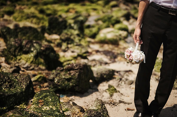 포토 JPG 주간 라이프스타일 남자 부케 신랑 결혼 모션 한국 한명 서기 들기 사람 성인 해변 야외 앞모습 30대 제주도 하반신 돌_바위 바위 웨딩라이프 남자만 남자한명만 성인남자만 성인한명만 성인남자한명만 장년만 장년남자만 장년남자한명만 성인만 국내포토 자연요소 1 아시아 바다 뷰포인트 꽃다발 이벤트 생활 장년 파일형식