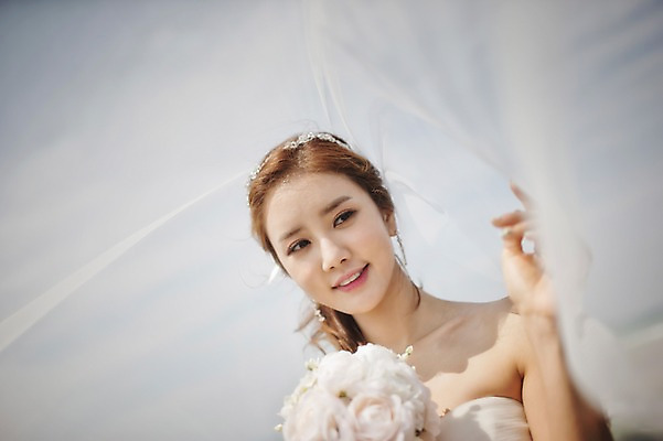 포토 JPG 주간 라이프스타일 응시 여자 신부 부케 웨딩드레스 결혼 모션 한국 면사포 한명 미소 들기 사람 앉기 동양인 손짓 상반신 성인 해변 야외 앞모습 30대 제주도 한국인 돌_바위 바위 우아함 순수 상쾌 특별함 웨딩라이프 여자만 여자한명만 성인여자만 성인한명만 성인여자한명만 장년만 장년여자만 장년여자한명만 성인만 국내포토 자연요소 1 시선 드레스 감정 아시아 바다 뷰포인트 꽃다발 컨셉 표정 인종 이벤트 생활 장년 결혼소품 파일형식