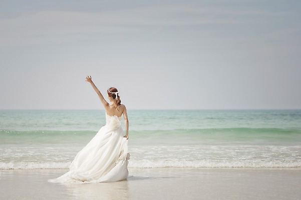 포토 JPG 주간 전신 라이프스타일 여자 신부 바다 웨딩드레스 결혼 모션 한국 한명 서기 사람 동양인 손짓 성인 해변 야외 뒷모습 30대 제주도 한국인 우아함 순수 상쾌 손뻗기 특별함 웨딩라이프 여자만 여자한명만 성인여자만 성인한명만 성인여자한명만 장년만 장년여자만 장년여자한명만 성인만 국내포토 자연요소 1 드레스 감정 아시아 뷰포인트 컨셉 인종 이벤트 생활 장년 파일형식