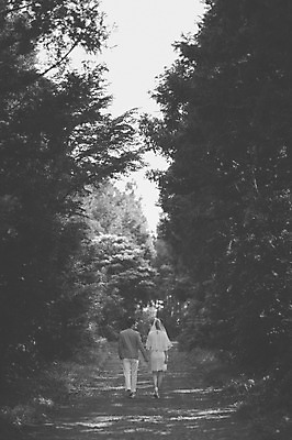 포토 JPG 주간 나무 식물 라이프스타일 드레스 원피스 여자 남자 행복 신부 신랑 결혼 신혼부부 모션 자연 한국 함께함 흑백 사랑 사람 정장 성인 야외 두명 뒷모습 30대 제주도 걷기 손잡기 숲 웨딩라이프 장년만 성인만 국내포토 자연요소 부부 옷 감정 아시아 뷰포인트 컨셉 촬영기법 이벤트 생활 장년 생태계 신혼 파일형식