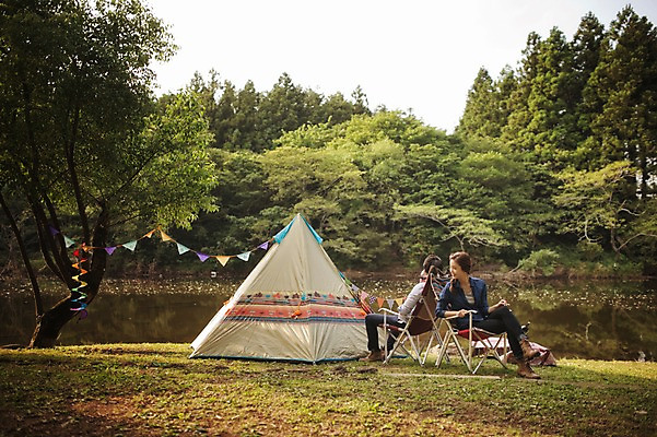 포토 JPG 주간 전신 나무 식물 라이프스타일 커플 여자 남자 여유 커플라이프 의자 데이트 모션 휴식 한국 텐트 사람 앉기 동양인 성인 야외 두명 옆모습 30대 제주도 캠핑 한국인 등맞대기 장년만 성인만 국내포토 자연요소 감정 아시아 뷰포인트 가구 컨셉 관계 레저 캠핑도구 인종 생활 장년 파일형식