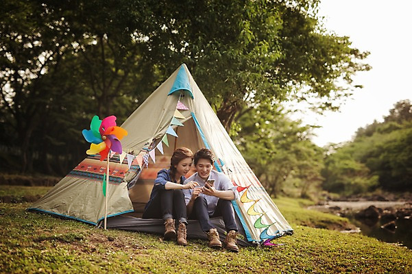 포토 JPG 주간 전신 나무 식물 라이프스타일 커플 여자 남자 호수 여유 커플라이프 데이트 모션 자연 휴식 한국 텐트 미소 들기 사람 앉기 동양인 성인 야외 두명 앞모습 30대 스마트폰 제주도 캠핑 한국인 바람개비 장년만 성인만 국내포토 자연요소 감정 아시아 뷰포인트 컨셉 관계 레저 표정 캠핑도구 인종 생활 장년 핸드폰 스마트기기 생태계 파일형식