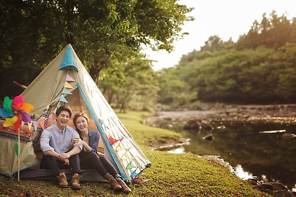 포토 JPG 주간 전신 라이프스타일 커플 여자 남자 호수 여유 커플라이프 데이트 모션 자연 한국 텐트 미소 사람 앉기 동양인 성인 야외 두명 앞모습 30대 제주도 기댐 캠핑 한국인 바람개비 장년만 성인만 국내포토 자연요소 감정 아시아 뷰포인트 관계 레저 표정 캠핑도구 인종 생활 장년 생태계 파일형식