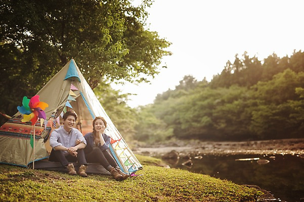포토 JPG 주간 전신 나무 라이프스타일 커플 여자 남자 호수 여유 커플라이프 데이트 모션 자연 한국 텐트 미소 사람 앉기 동양인 성인 야외 두명 앞모습 30대 제주도 캠핑 한국인 바람개비 장년만 성인만 국내포토 자연요소 식물 감정 아시아 뷰포인트 관계 레저 표정 캠핑도구 인종 생활 장년 생태계 파일형식