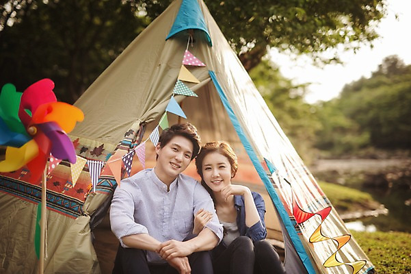 포토 JPG 주간 라이프스타일 커플 여자 남자 여유 커플라이프 데이트 모션 자연 한국 텐트 미소 사람 앉기 동양인 상반신 성인 야외 두명 앞모습 30대 제주도 팔짱 캠핑 한국인 바람개비 장년만 성인만 국내포토 자연요소 감정 아시아 뷰포인트 관계 레저 표정 캠핑도구 인종 생활 장년 생태계 파일형식