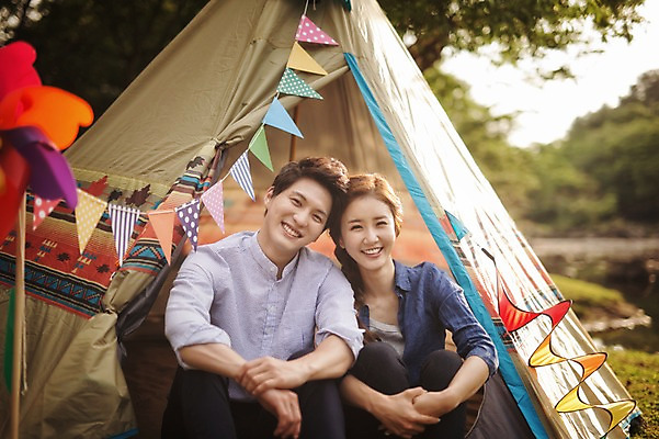 포토 JPG 주간 라이프스타일 커플 여자 남자 여유 커플라이프 데이트 모션 자연 한국 텐트 미소 사람 앉기 동양인 상반신 성인 야외 두명 앞모습 30대 제주도 기댐 캠핑 한국인 바람개비 장년만 성인만 국내포토 자연요소 감정 아시아 뷰포인트 관계 레저 표정 캠핑도구 인종 생활 장년 생태계 파일형식