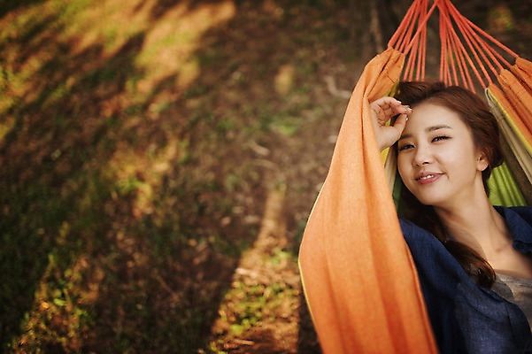 포토 JPG 주간 라이프스타일 여자 여유 커플라이프 모션 휴식 한국 한명 미소 사람 동양인 상반신 성인 야외 앞모습 30대 눕기 제주도 캠핑 한국인 해먹 여자만 여자한명만 성인여자만 성인한명만 성인여자한명만 장년만 장년여자만 장년여자한명만 성인만 국내포토 자연요소 1 커플 감정 아시아 뷰포인트 컨셉 레저 표정 인종 생활 장년 침대 파일형식