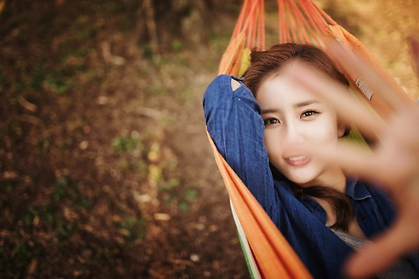 포토 JPG 주간 라이프스타일 여자 여유 커플라이프 모션 휴식 한국 한명 미소 사람 동양인 손짓 성인 야외 앞모습 30대 눕기 제주도 캠핑 한국인 해먹 여자만 여자한명만 성인여자만 성인한명만 성인여자한명만 장년만 장년여자만 장년여자한명만 성인만 국내포토 자연요소 1 커플 감정 아시아 뷰포인트 컨셉 레저 표정 인종 생활 장년 침대 파일형식