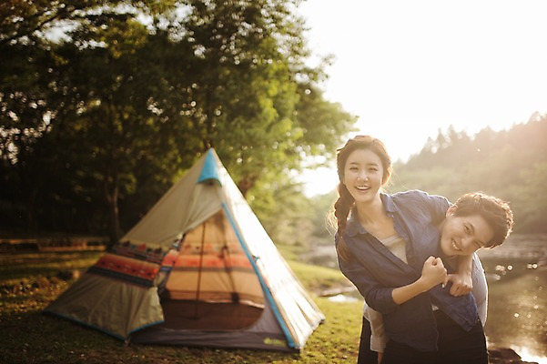 포토 JPG 주간 라이프스타일 커플 여자 남자 호수 여유 커플라이프 데이트 장난 모션 한국 텐트 미소 사람 동양인 손짓 성인 야외 두명 앞모습 30대 제주도 캠핑 한국인 장년만 성인만 국내포토 자연요소 감정 아시아 뷰포인트 관계 레저 표정 캠핑도구 인종 생활 장년 파일형식