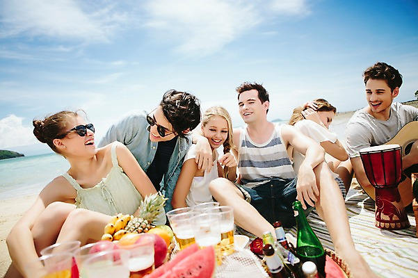 포토 JPG 주간 전신 서양인 외국인 백인 해외기획촬영 커플 여자 남자 악기 음식 과일 모션 수박 맥주 함께함 미소 사람 앉기 여러명 20대 성인 해변 야외 앞모습 친구 여름휴가 바캉스 선글라스 우정 기쁨 기타 즐거움 돗자리 열정 젬베 2015년태국 청년만 성인만 국내포토 자연요소 감정 안경 음악 바다 뷰포인트 다수 컨셉 관계 현악기 휴가 주류 표정 인종 청년 파일형식 여름_계절