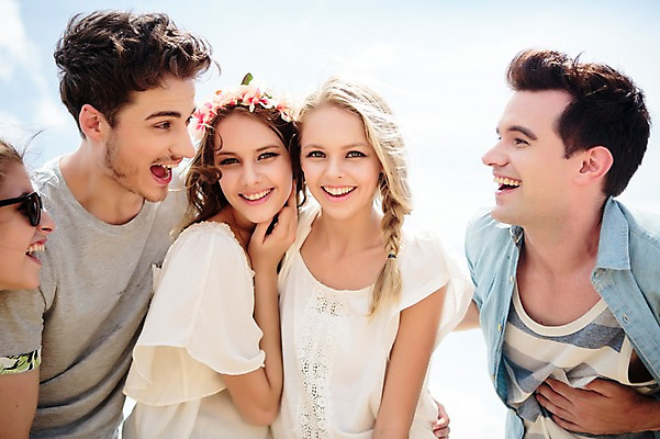 포토 JPG 주간 서양인 외국인 백인 해외기획촬영 커플 여자 남자 행복 모션 함께함 서기 미소 사람 여러명 상반신 20대 성인 해변 야외 앞모습 친구 여름휴가 바캉스 우정 즐거움 열정 2015년태국 청년만 성인만 국내포토 자연요소 감정 바다 뷰포인트 다수 컨셉 관계 휴가 표정 인종 청년 파일형식 여름_계절