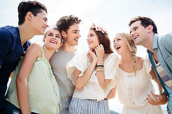 포토 JPG 주간 서양인 외국인 백인 해외기획촬영 커플 여자 남자 행복 모션 함께함 서기 미소 사람 여러명 상반신 20대 성인 해변 야외 앞모습 친구 여름휴가 바캉스 마주보기 우정 즐거움 열정 2015년태국 청년만 성인만 국내포토 자연요소 감정 바다 뷰포인트 다수 컨셉 관계 휴가 표정 인종 청년 파일형식 여름_계절