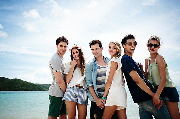 포토 JPG 주간 서양인 외국인 백인 해외기획촬영 커플 여자 남자 행복 모션 함께함 서기 미소 사람 여러명 상반신 20대 성인 해변 야외 앞모습 친구 여름휴가 바캉스 손잡기 우정 즐거움 열정 2015년태국 청년만 성인만 국내포토 자연요소 감정 바다 뷰포인트 다수 컨셉 관계 휴가 표정 인종 청년 파일형식 여름_계절