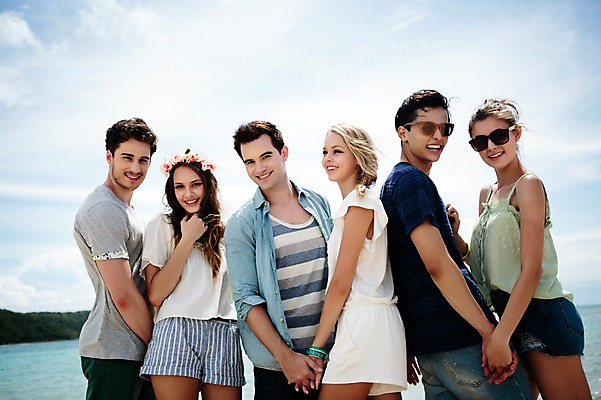 포토 JPG 주간 서양인 외국인 백인 해외기획촬영 커플 여자 남자 행복 모션 함께함 서기 미소 사람 여러명 상반신 20대 성인 해변 야외 앞모습 친구 여름휴가 바캉스 손잡기 우정 즐거움 열정 2015년태국 청년만 성인만 국내포토 자연요소 감정 바다 뷰포인트 다수 컨셉 관계 휴가 표정 인종 청년 파일형식 여름_계절