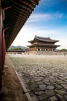 포토 JPG 주간 한국문화 건축물 백그라운드 바닥 서울 사람 풍경 야외 관광지 여행객 궁전 돌_바위 분위기 경복궁 과거 근정전 국내포토 자연요소 동양문화 건축 여행 컨셉 고건축 한국 파일형식