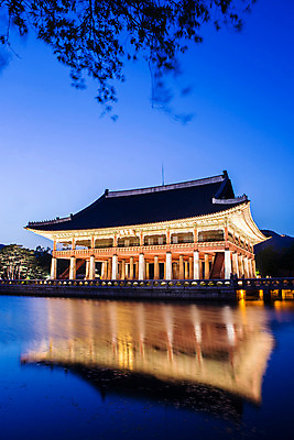 포토 JPG 한국문화 건축물 백그라운드 야경 조명 서울 사람없음 야외 관광지 반사 궁전 연못 분위기 경복궁 과거 경회루 국내포토 동양문화 건축 여행 컨셉 고건축 한국 야간 파일형식 풍경_경치