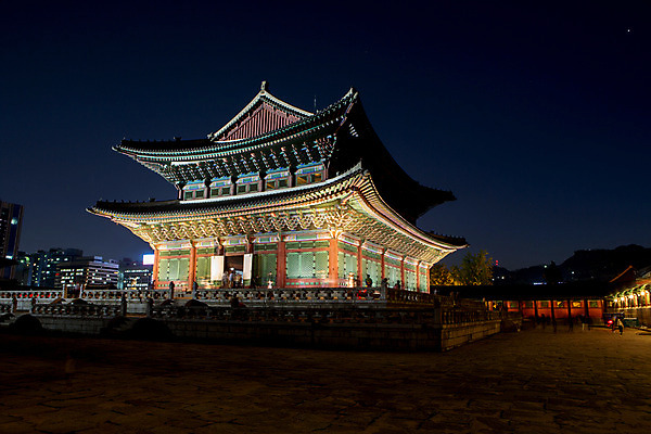 포토 JPG 한국문화 건축물 백그라운드 야경 조명 서울 사람없음 야외 관광지 궁전 분위기 경복궁 과거 근정전 국내포토 동양문화 건축 여행 컨셉 고건축 한국 야간 파일형식 풍경_경치
