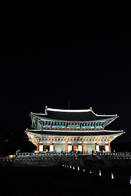 포토 JPG 한국문화 건축물 백그라운드 야경 조명 서울 사람없음 야외 관광지 궁전 분위기 경복궁 과거 근정전 국내포토 동양문화 건축 여행 컨셉 고건축 한국 야간 파일형식 풍경_경치