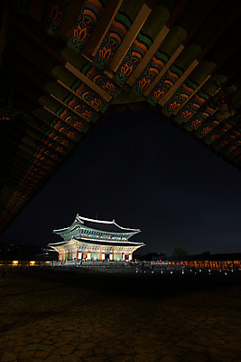 포토 JPG 한국문화 건축물 백그라운드 야경 조명 서울 사람없음 야외 관광지 궁전 분위기 경복궁 과거 근정전 국내포토 동양문화 건축 여행 컨셉 고건축 한국 야간 파일형식 풍경_경치