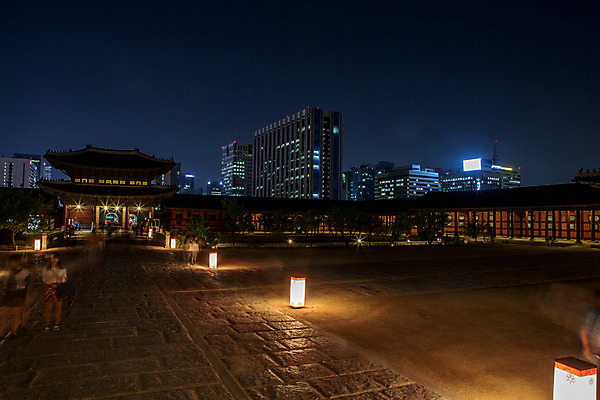 포토 JPG 한국문화 건축물 백그라운드 야경 조명 서울 사람없음 야외 관광지 궁전 분위기 경복궁 과거 국내포토 동양문화 건축 여행 컨셉 고건축 한국 야간 파일형식 풍경_경치