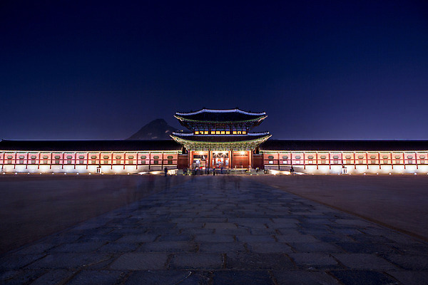 포토 JPG 한국문화 건축물 백그라운드 야경 조명 서울 사람없음 야외 관광지 궁전 분위기 경복궁 과거 국내포토 동양문화 건축 여행 컨셉 고건축 한국 야간 파일형식 풍경_경치