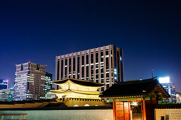 포토 JPG 한국문화 건축물 백그라운드 야경 조명 서울 사람없음 야외 관광지 궁전 분위기 경복궁 과거 광화문 국내포토 동양문화 건축 여행 컨셉 고건축 한국 야간 랜드마크 파일형식 풍경_경치