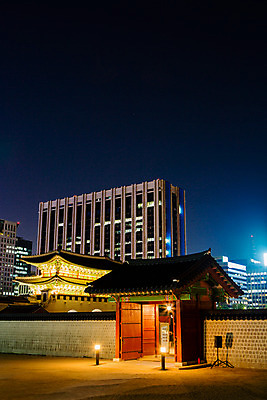 포토 JPG 한국문화 건축물 백그라운드 야경 조명 서울 사람없음 야외 관광지 궁전 분위기 경복궁 과거 광화문 국내포토 동양문화 건축 여행 컨셉 고건축 한국 야간 랜드마크 파일형식 풍경_경치