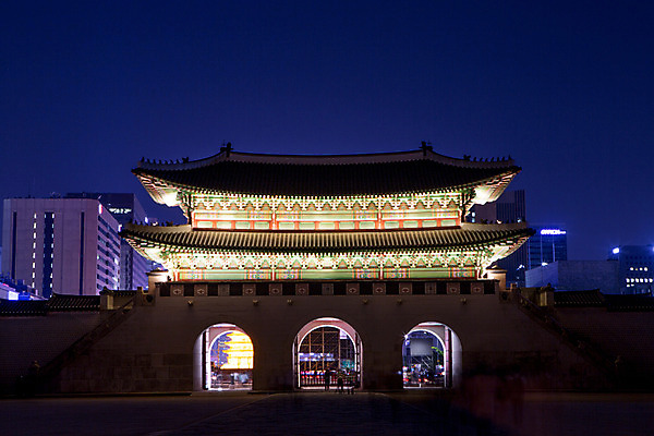 포토 JPG 한국문화 건축물 백그라운드 야경 조명 서울 사람없음 야외 관광지 궁전 분위기 경복궁 과거 광화문 국내포토 동양문화 건축 여행 컨셉 고건축 한국 야간 랜드마크 파일형식 풍경_경치