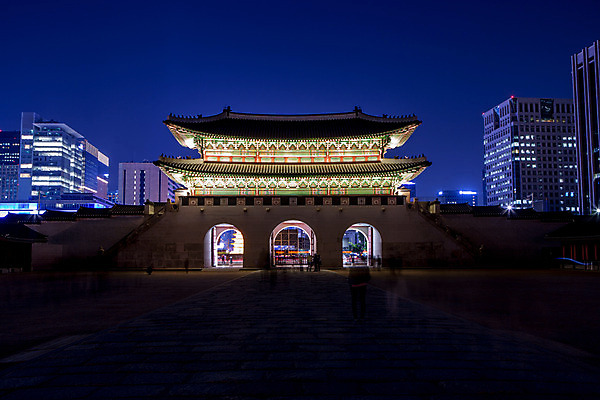 포토 JPG 한국문화 건축물 백그라운드 야경 조명 서울 사람없음 야외 관광지 궁전 분위기 경복궁 과거 광화문 국내포토 동양문화 건축 여행 컨셉 고건축 한국 야간 랜드마크 파일형식 풍경_경치