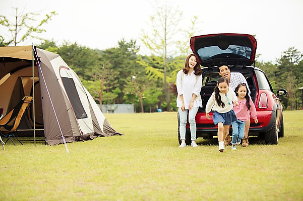 포토 JPG 주간 전신 나무 식물 라이프스타일 여자 남자 딸 어린이 가족 모션 자동차 한국 함께함 텐트 서기 미소 사람 동양인 소녀 여러명 성인 야외 앞모습 30대 달리기 화목 다정 캠핑 한국인 가족라이프 아빠 쌍둥이 캠핑장 즐거움 자매 강원도 양양군 국내포토 자연요소 감정 아시아 육상교통 뷰포인트 다수 컨셉 관계 레저 표정 캠핑도구 인종 생활 장년 파일형식