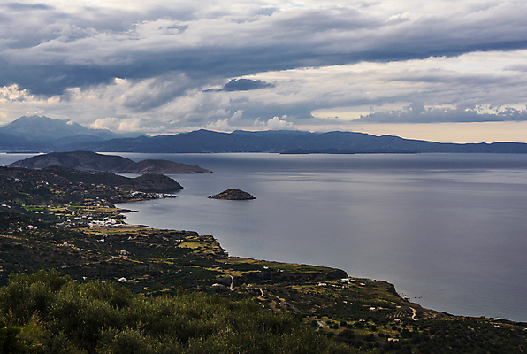 포토 JPG 해외이미지 나무 구름 전통 유럽 바다 섬 여행 자연 하늘 낚시 휴가 산 풍경 사람없음 야외 가로 물 파란색 마을 항구 침묵 고요 만 지중해 그리스 휴양지 포트 그리스인 내추럴 해외202004 해외포토 자연요소 서양인 식물 나라 컬러 교통시설 레저 소리 장소 생태계 파일형식 이미지허브