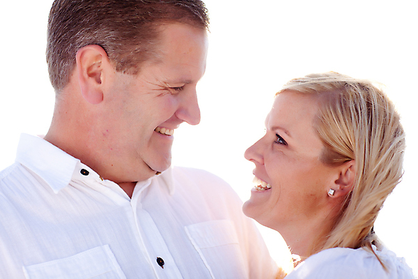 포토 JPG 해외이미지 백인 커플 공원 행복 40대 결혼 2 장난 모바일 휴식 함께함 사랑 미소 사람 성인 야외 두명 30대 잡기 결합 해외202004 해외포토 서양인 공공시설 감정 중년 컨셉 관계 모션 표정 이벤트 장년 파일형식 이미지허브