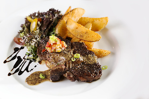 포토 JPG 해외이미지 접시 음식 백그라운드 토마토 채소 감자 육류 스테이크 요리 비프스테이크 사람없음 초록색 식당 식사 저녁식사 샐러드 소고기 튀김 흰색 중앙 그릴 바비큐 자르기 굽기 먹기 허리 서빙 후추 로즈메리 프랑스어 점심식사 고립 등심 카피스페이스 해외202004 해외포토 문자 식기 컬러 식재료 모션 주방용품 서양음식 신체부위 상점 공백 구이 허브 향신료 파일형식 이미지허브