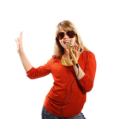 포토 JPG 해외이미지 백인 1 손 여자 행복 어린이 음악 백그라운드 노래 한명 사람 소리 공연 연주자 음악가 가수 흰색 마이크 목소리 노래방 고립 해외202004 해외포토 서양인 직업 감정 컬러 음향기기 문화예술 이벤트 신체부위 파일형식 이미지허브