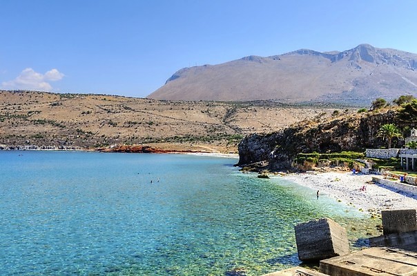 포토 JPG 해외이미지 유럽 모래 바다 여행 자연 휴가 산 따뜻함 풍경 사람없음 야외 물 여름 파란색 햇빛 태양 여행객 맑음 수영 흰색 만 동굴 망토 크리스탈 지중해 그리스 장면 남쪽 그리스인 이국적 파라다이스 해외202004 해외포토 자연요소 서양인 계절 나라 컬러 날씨 사람 수상스포츠 광석 방향 생태계 파일형식 이미지허브