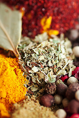 포토 JPG 해외이미지 잎 재료 고추 사람없음 만 닫기 선택 향신료 후추 카레 섞기 오레가노 강황 해외202004 해외포토 식물 음식 컨셉 채소 식재료 모션 향미료 파일형식 이미지허브