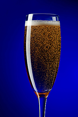 포토 JPG 해외이미지 음료 유리 기념 사람없음 빛 와인 활발 거품 추위 축하 알코올 신선 액체 황금 샴페인 해외202004 해외포토 컨셉 재질 주류 파일형식 이미지허브