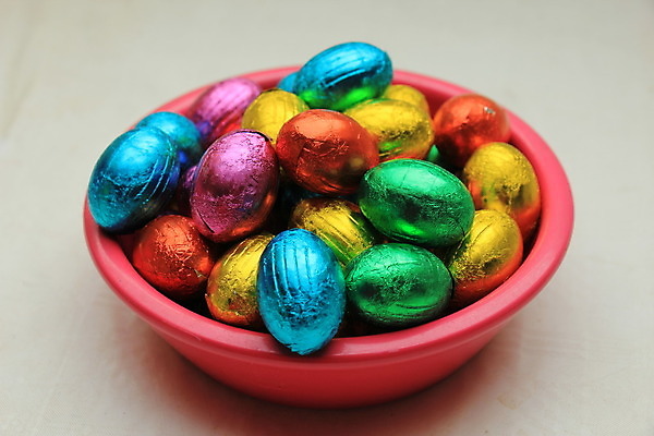 포토 JPG 해외이미지 음식 포장 사람없음 컬러풀 바구니 초콜릿 담기 부활절계란 해외202004 해외포토 컬러 모션 디저트 부활절 계란 파일형식 이미지허브