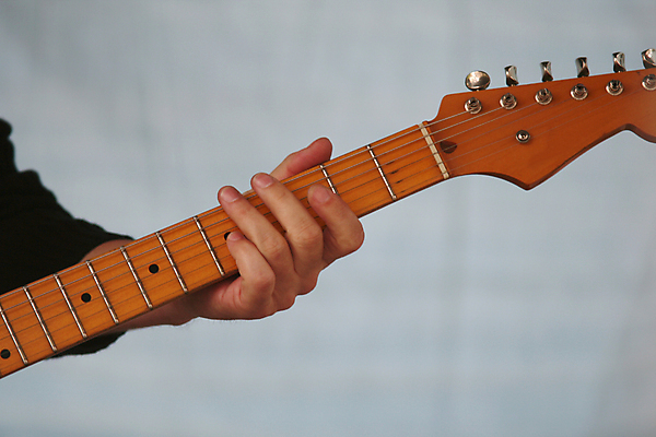 포토 JPG 해외이미지 손 음악 놀이 사람 취미 사람없음 야외 콘서트 음악가 기구 기타 쇼 연예인 보여주기 기타리스트 재즈 뮤지컬 플레이어 생존 해외202004 해외포토 직업 모션 현악기 문화예술 신체부위 공연 연주자 파일형식 이미지허브