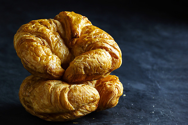 포토 JPG 해외이미지 전통 라이프스타일 음식 백그라운드 다이어트 탁자 아침 디저트 실내 건강 요리 사람없음 목재 가로 빛 갈색 쌓기 식당 식사 어둠 카페 빵집 껍질 시골 신선 황금 달콤 맛 아침식사 설탕 굽기 반죽 향기 브런치 롤 부드러움 버터 흙더미 프랑스어 점심식사 번 정물화 페스츄리 핸드메이드 카피스페이스 해외202004 해외포토 주간 나무 문자 빵 컬러 가구 컨셉 재료 모션 내부 생활 상점 흙 공백 감각 구이 그림 냄새 파일형식 더미 이미지허브